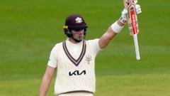 Record stand as Surrey draw with Warwickshire