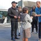 Harry and Meghan join Aboriginal walking tour in Melbourne